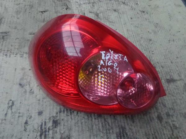 FEU ARRIERE GAUCHE TOYOTA - Vue 1